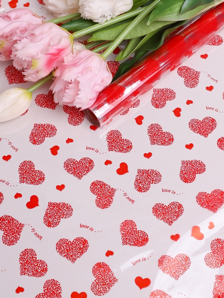 Пленка цветная Сердца Love is 70см  красный
