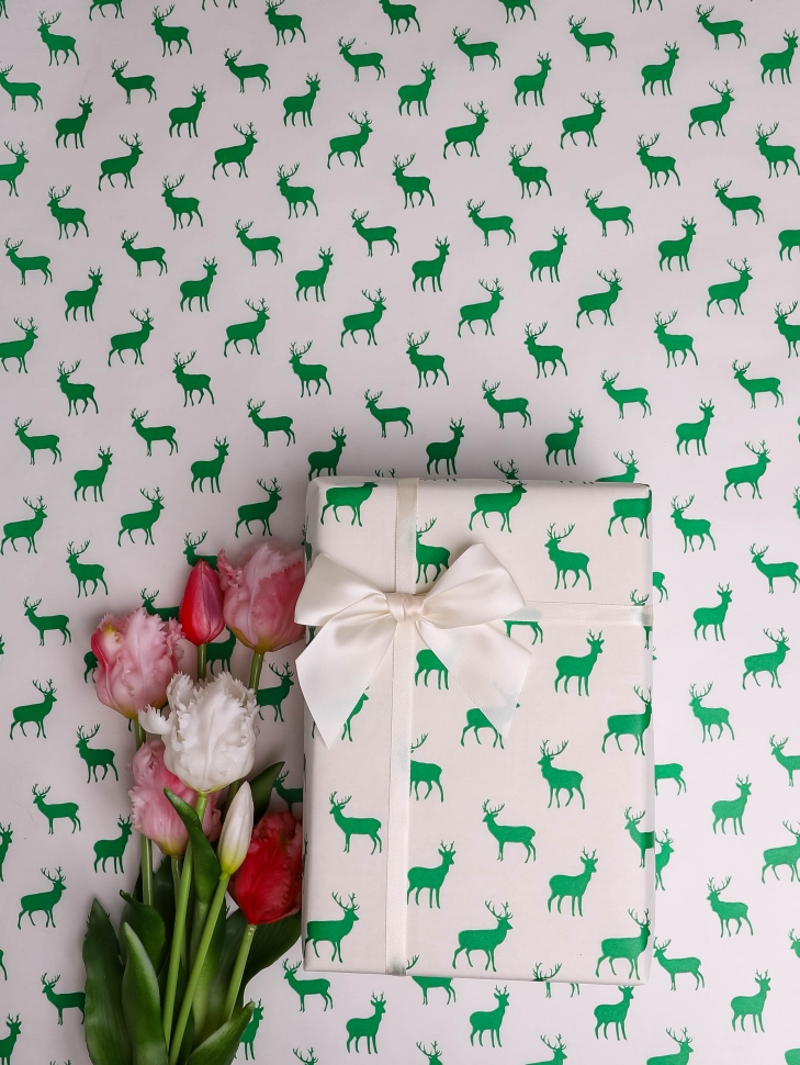 Бумага белая крафт 50г/м2, 70см x 10м, Северные олени, зеленый