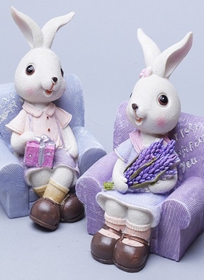 Фигурки  2шт. Зайцы на кресле 9780